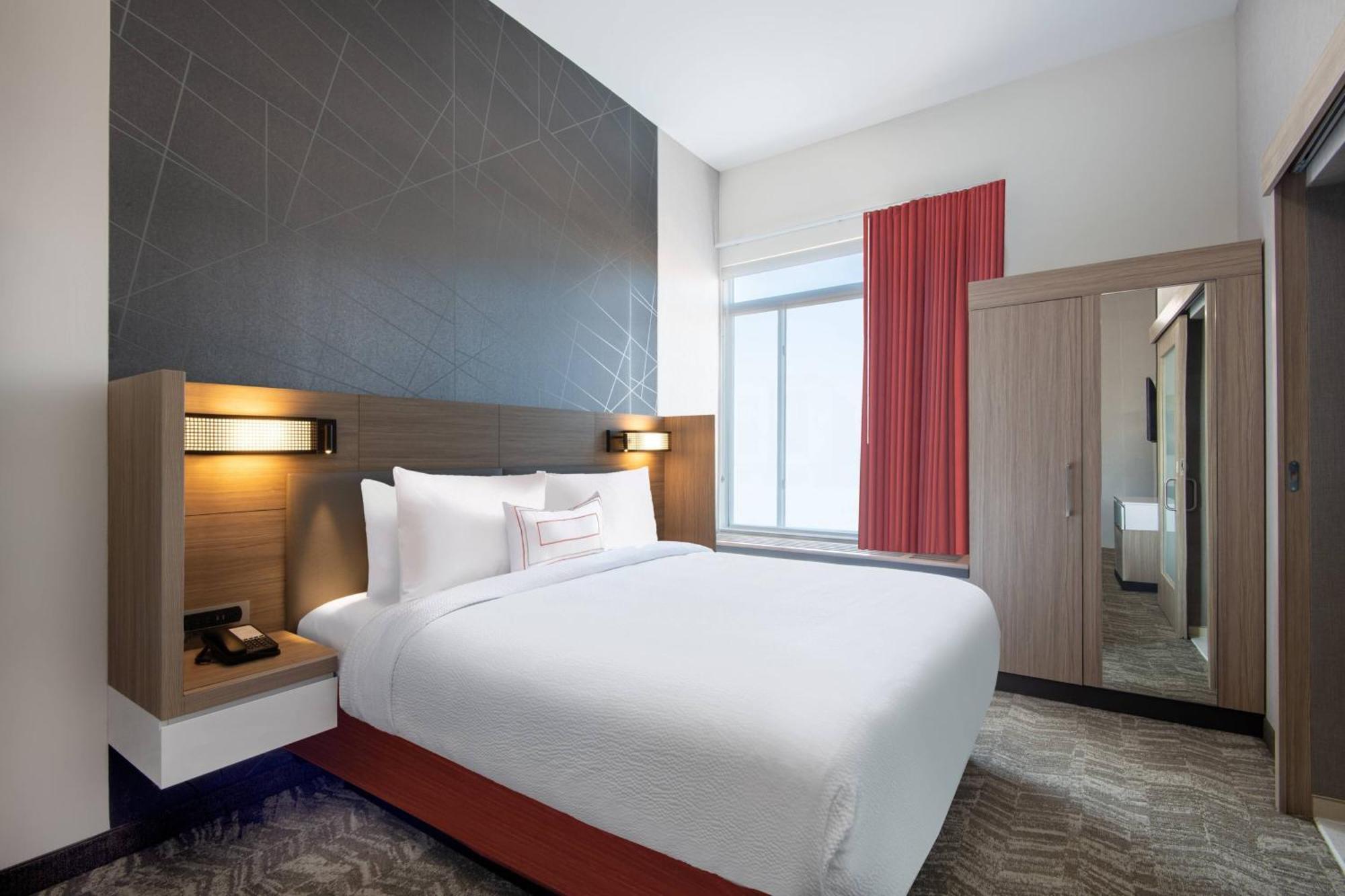 Suite, 1 King, Trundle bed,1596938769:JPEG